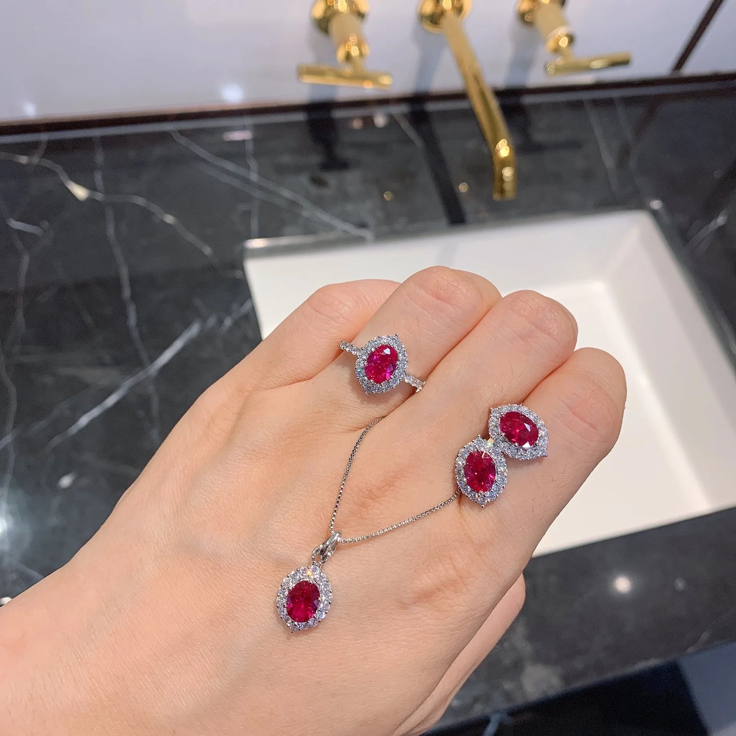 925 Sterling Silber Roter Moissanit Ring Halskette Ohrring Set Retro Mode Luxus Oval Hochzeit Geburtstagsgeschenk Frauen Schmuck